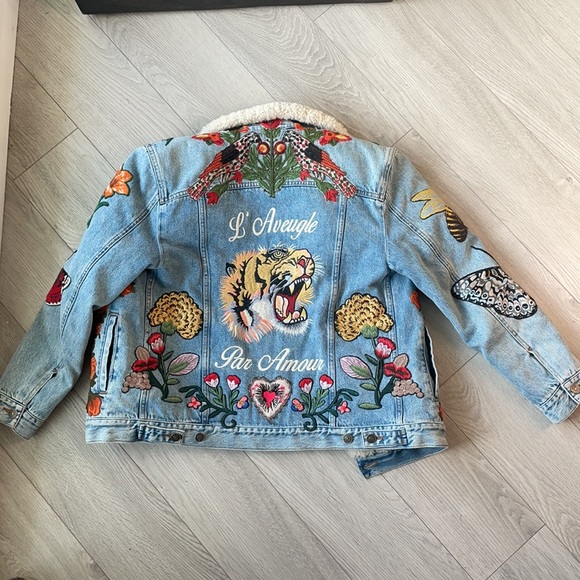 One of a kind Gucci Embroidered Denim Jacket with Real Lamb Shearling - Picture 5 of 5